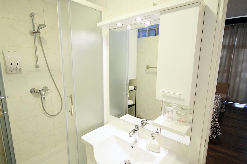 زادار Bed And Breakfast Four Rooms الغرفة الصورة