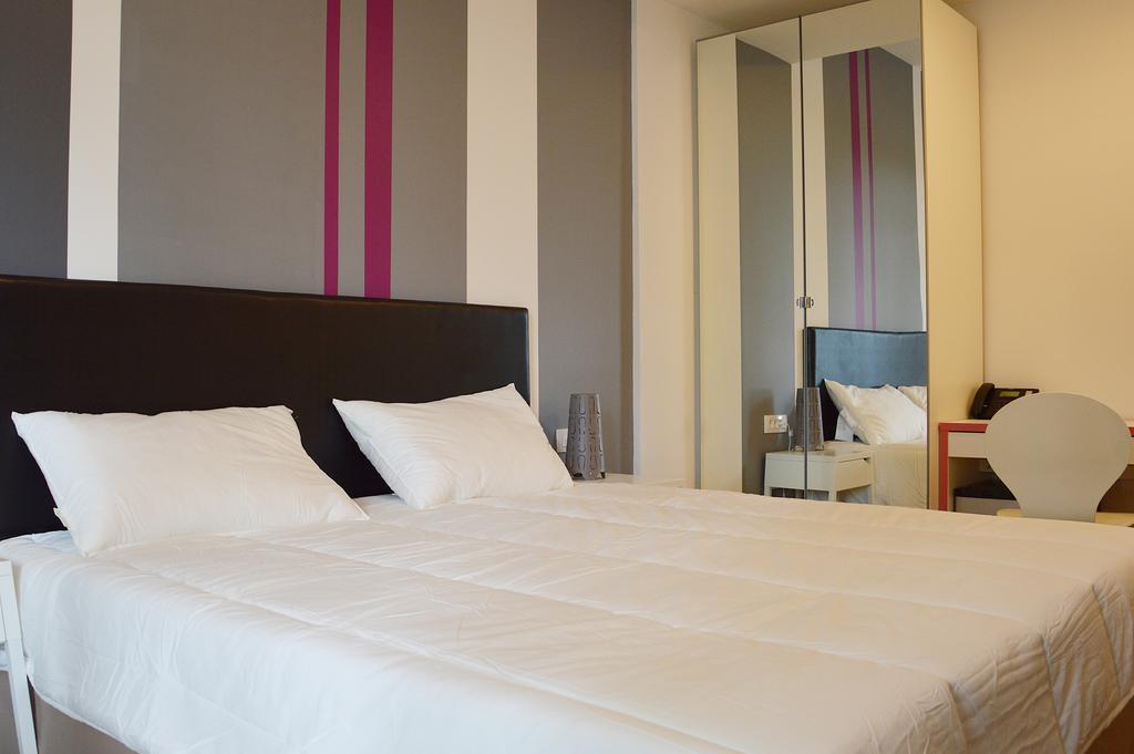 زادار Bed And Breakfast Four Rooms الغرفة الصورة