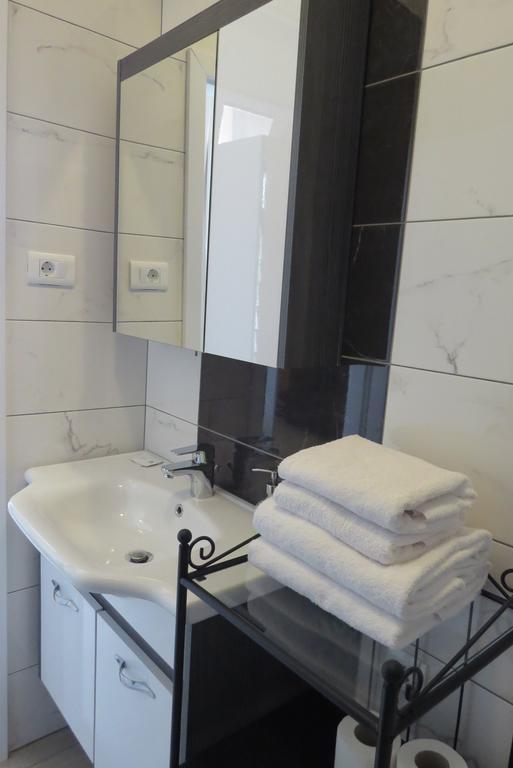 زادار Bed And Breakfast Four Rooms المظهر الخارجي الصورة