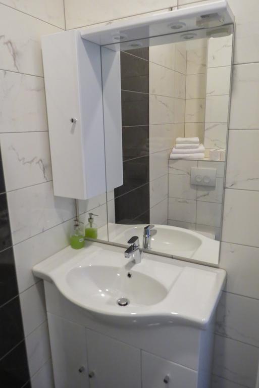 زادار Bed And Breakfast Four Rooms المظهر الخارجي الصورة